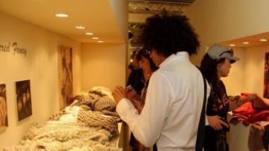 Giovani negli stand di Prima e Pitti Sotto Francesco Marini a destra Francesco Bellucci