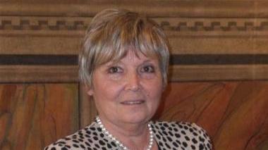 Sopra Patrizia Manetti, presidente del Centro commerciale naturale; accanto uno scorcio del centro; sotto il sindaco Vittorio Gabbanini