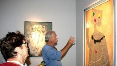 Pubblico alla mostra di Baj