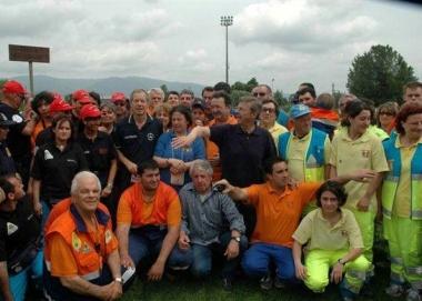 Volontari insieme a Bertolaso 