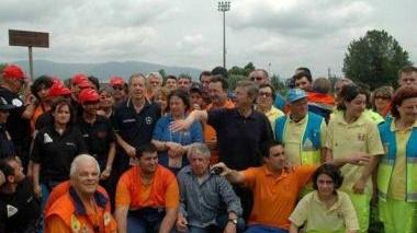 Volontari insieme a Bertolaso