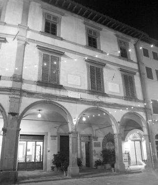 La sede del palazzo Ghibellino che ospita la rassegna    