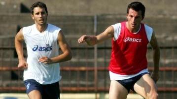 Lino Marzoratti mentre controlla De Giorgio durante una partitella
