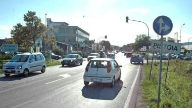  L’incrocio dove sorgerà la rotonda, tra via Toscana e via Erbosa