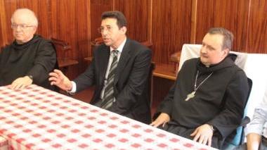 Al centro il senatore Filippi e a destra Giuseppe Crocetta, superiore generale