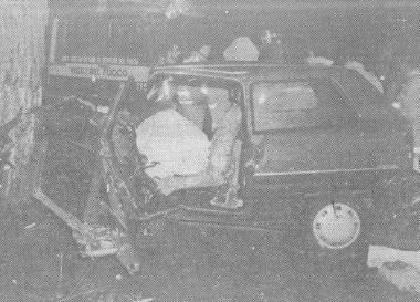 La Seat Marbella su cui viaggiava Michela Baluganti contro un pino sullAurelia la notte dell8 novembre 1992    