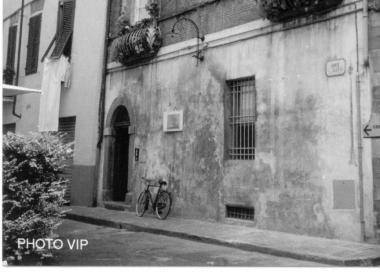 Lingresso della casa natale di Giacomo Puccini 