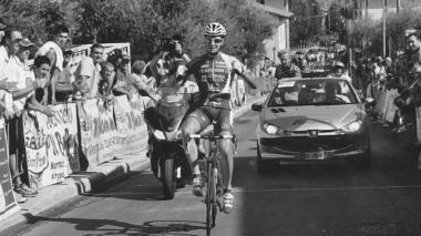 Un arrivo vittorioso a braccia alzate del giovane Francesco Marchini