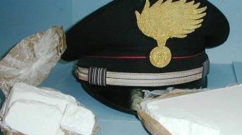 Trovato in un campo un chilo di cocaina