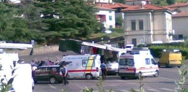 I soccorsi allambulante colpito da un infarto in piazza del Comune a Vaiano  