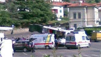 I soccorsi all’ambulante colpito da un infarto in piazza del Comune a Vaiano