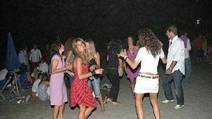 Balli on the beach fino alle 2 la "vecchia guardia" frena
