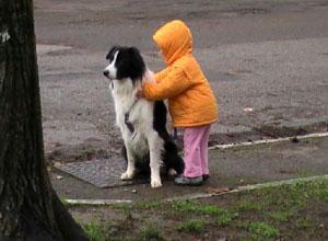I cani insegnano il loro "lavoro" ai bimbi delle scuole