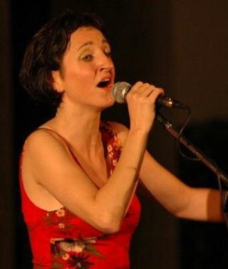 La cantamte Eugenia Amisano del duo Cadira    