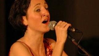 La cantamte Eugenia Amisano del duo Cadira