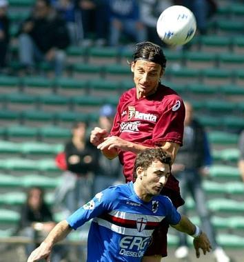 <b>INTERESSA</b> Cioffi in azione con la maglia del Torino  
