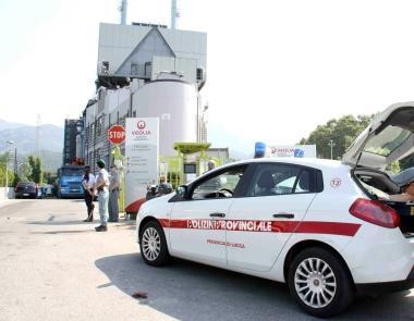 <b>SEQUESTRO.</b> A fianco, il blitz allimpianto Sopra, il torrente Baccatoio 