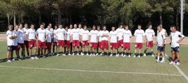 <b>GRUPPO.</b> Il primo allenamento degli amaranto ieri pomeriggio al centro Coni di Tirrenia 