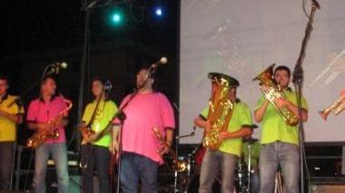 Una street band