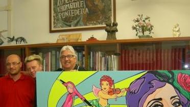 Andy dei Bluvertigo con il quadro della Vespa