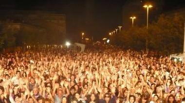 La marea di pubblico presente lo scorso anno al festival di Marina di Cecina