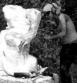 Unimmagine della passata edizione con la realizzazione in diretta di una scultura   