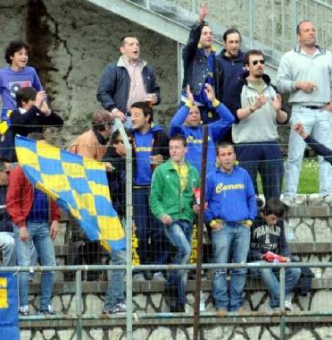 La curva dei tifosi azzurri      