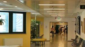 Rischia di perdere l'occhio a ventotto anni. Il padre accusa il pronto soccorso