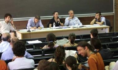 Un momento dellincontro tra i candidati rettore e gli studenti al Polo Carmignani 