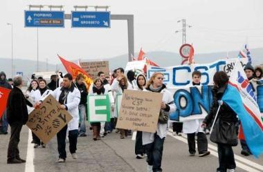 Una delle manifestazioni organizzate dai lavoratori della Cst net di Venturina 