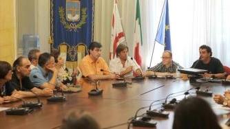 L’assessore insieme ai rappresentanti di Ascom e Confesercenti e un momento della Festa del commercio