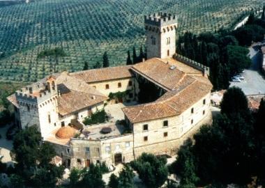Veduta aerea del castello di Poppiano 