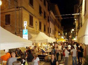 Serata di shopping e pattinaggio in piazza