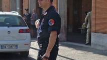 Controlli alla stazione per frenare il fenomeno dei venditori abusivi
