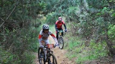Una delle guide si rivolge anche ai cicloturisti