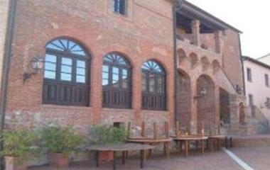 <b>IL CASTELLO </b>di Monte Antico 