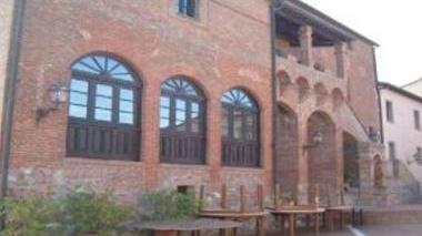 <b>IL CASTELLO </b>di Monte Antico