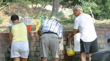 <b>ACQUA POTABILE </b>Alla fontanella di Selvena