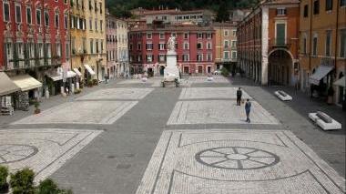 Uno scorcio di piazza Alberica