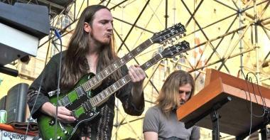 &Egrave; toccato al gruppo italiano Astra aprire la prima serata in piazza del Duomo 