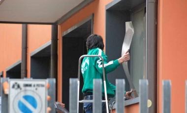 I ladri sono entrati nel terratetto forzando una finestra 