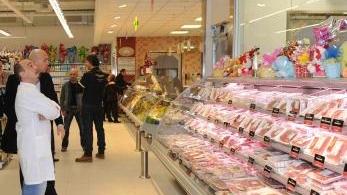 Il reparto carni del supermercato Unicoop di Pontedera. All’interno del Centro Carni, che è in fase di costruzione nella zona di Gello, a regime saranno occupati circa trecento addetti