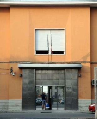 Il carcere di Massa e a destra lavvocato Raffaele Giumetti          