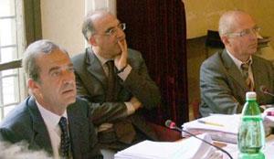 Precari contro il rettore "Fa campagna elettorale"