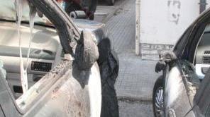 Le vetture danneggiate in corso Italia a Stagno