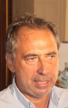 <b>CREDITI PER IL FUTURO </b>Il sindaco Alessandro Cosimi    