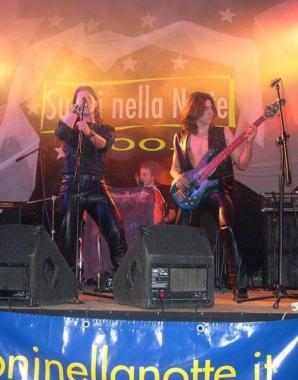 Una band sul palco di Suoni nella notte
