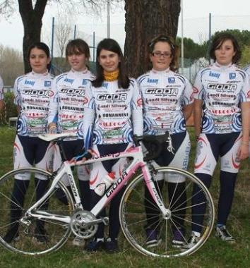 Cinque atlete della Acd Costa Etrusca 2010  