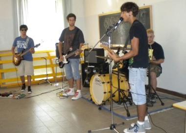 Concerto rock in classe 5ª B al Cecioni