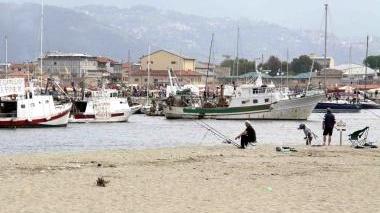 <b>DA RIMUOVERE.</b> La spiaggia che si estende nel canale del porto